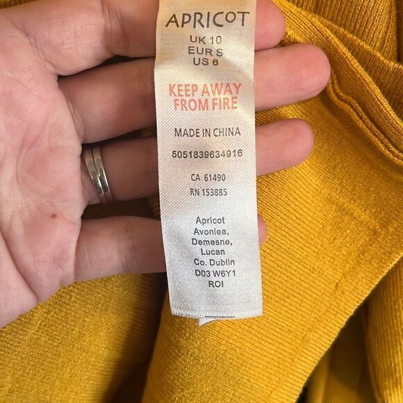 Apricot Yellow Cropped Sweater Size 6 - Picture 5 of 5